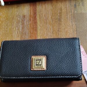 Stone Mountain Accessories Black trifold wallet with Gold Accent
